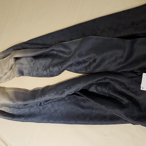 Coach signature black and light gray scarf coach trademark printed, though out - Picture 3 of 6